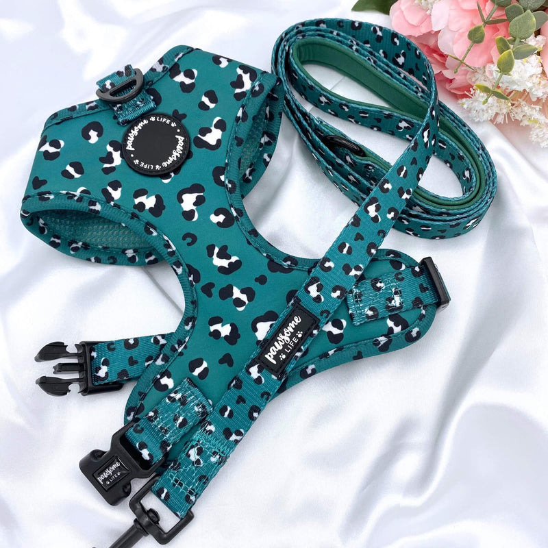Chic dog leash showcasing a bold green leopard design, perfect for secure and stylish walks