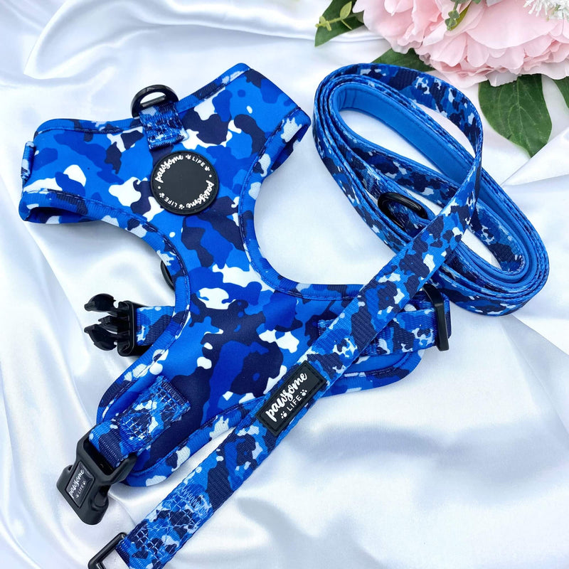 Adjustable dog leash adorned with a unique blue camouflage design, perfect for comfortable and controlled walks