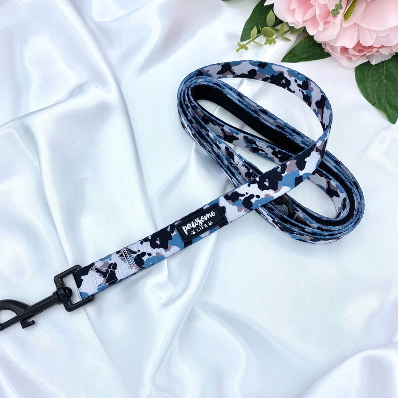 Stylish grey camouflage dog leash with a durable and comfortable design
